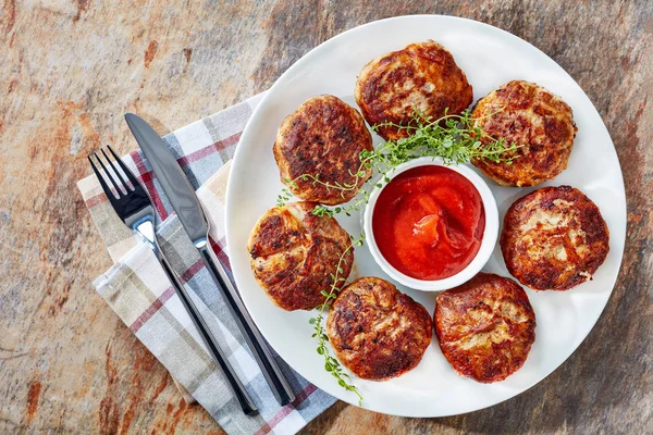 Fried flat sausages consisting of minced meat — Stock Photo, Image