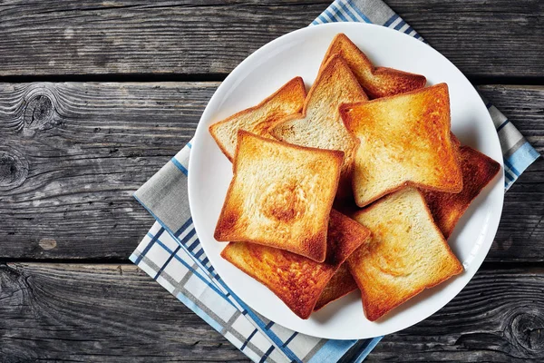 Toasts of wheat bread on a white plate — Stock Photo, Image