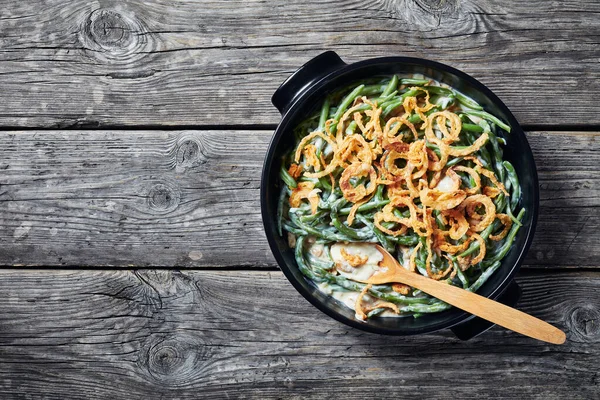 Cazuela de Frijol Verde en un plato negro —  Fotos de Stock