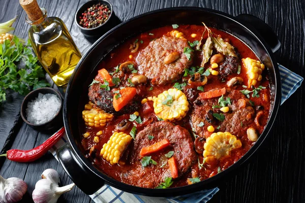 stock image Burgers in marinara sauce with corn cobs