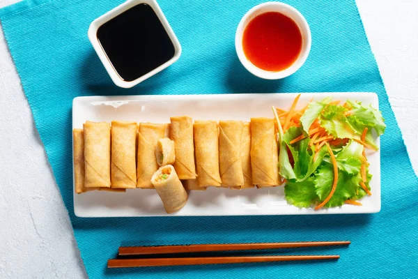 Crispy bite-sized chinese spring rolls, top view — Stockfoto