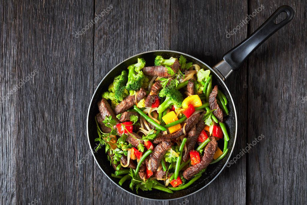 Filete de carne de res Fajita con pimientos dulces amarillos y rojos