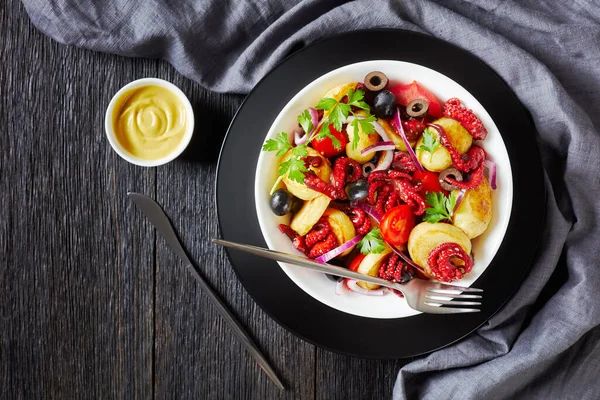 Salada Frutos Mar Polvos Bebê Com Batatas Jovens Fervidas Azeite — Fotografia de Stock