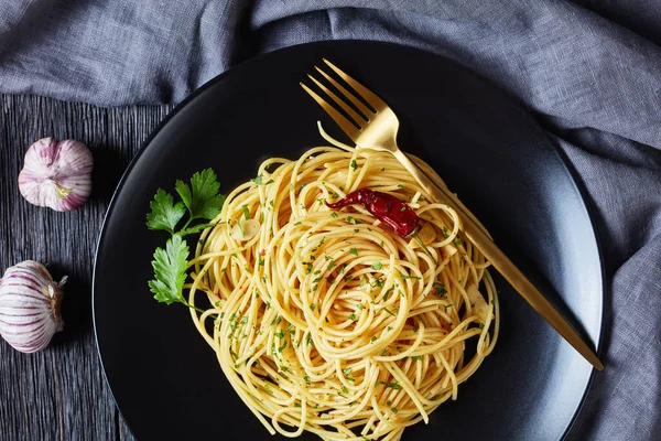 Pasta Alla Colatura Alici Spaghetti Con Sugo Acciughe Peperoncino Aglio — Foto Stock