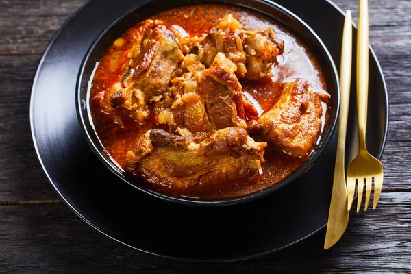 Succulent Braised Pork Pieces Black Bowl Dark Wooden Table Horizontal — Stock Photo, Image