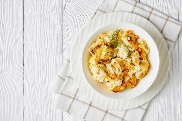 American Thanksgiving Side Dish Cauliflower Cheese Garlic Thyme Served White — Stock Photo, Image