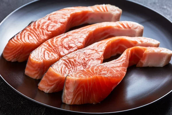 Close Sliced Raw Salmon Fillet Black Plate Concrete Table Horizontal — Stock Photo, Image