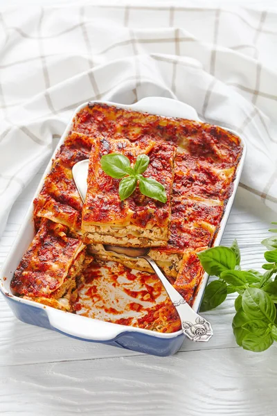 Lasaña Vegana Tofu Con Champiñones Salsa Tomate Condimento Italiano Horneado —  Fotos de Stock