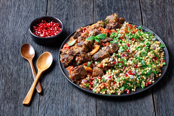 Lamb Stew Herbed Pearl Couscous Насіння Граната Чорній Пластині Темному — стокове фото