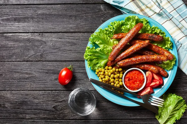 English Meal Pork Sausages Chipolata Roasted Served Blue Plate Tomato — Stock Photo, Image