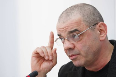 Kiev, Ukrayna - 27 Mart: basın toplantısı Rus aktör Konstantin Raikin