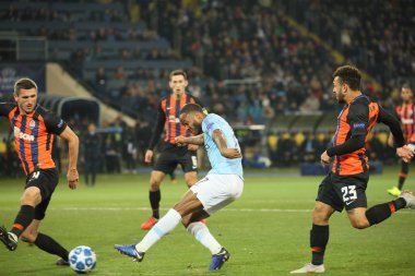 Kharkiv, Ukrayna - 23 Ekim 2018: Raheem Shaquille Sterling Manchester City Shakhtar Donetsk Osk Metalist Stadyumu'nda karşı Uefa Şampiyonlar Ligi oyun sırasında.