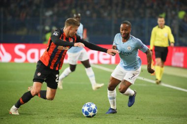 Kharkiv, Ukrayna - 23 Ekim 2018: Raheem Shaquille Sterling Manchester City Shakhtar Donetsk Osk Metalist Stadyumu'nda karşı Uefa Şampiyonlar Ligi oyun sırasında.