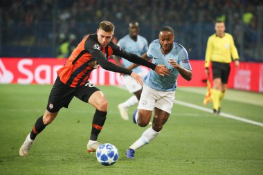 Kharkiv, Ukrayna - 23 Ekim 2018: Raheem Shaquille Sterling Manchester City Shakhtar Donetsk Osk Metalist Stadyumu'nda karşı Uefa Şampiyonlar Ligi oyun sırasında.