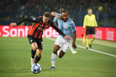 Kharkiv, Ukrayna - 23 Ekim 2018: Raheem Shaquille Sterling Manchester City Shakhtar Donetsk Osk Metalist Stadyumu'nda karşı Uefa Şampiyonlar Ligi oyun sırasında.
