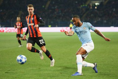 Kharkiv, Ukrayna - 23 Ekim 2018: Raheem Shaquille Sterling Manchester City Shakhtar Donetsk Osk Metalist Stadyumu'nda karşı Uefa Şampiyonlar Ligi oyun sırasında.