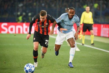 Kharkiv, Ukrayna - 23 Ekim 2018: Raheem Shaquille Sterling Manchester City Shakhtar Donetsk Osk Metalist Stadyumu'nda karşı Uefa Şampiyonlar Ligi oyun sırasında.