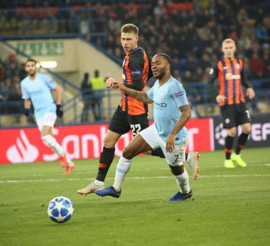 Kharkiv, Ukrayna - 23 Ekim 2018: Raheem Shaquille Sterling Manchester City Shakhtar Donetsk Osk Metalist Stadyumu'nda karşı Uefa Şampiyonlar Ligi oyun sırasında.