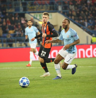 Kharkiv, Ukrayna - 23 Ekim 2018: Raheem Shaquille Sterling Manchester City Shakhtar Donetsk Osk Metalist Stadyumu'nda karşı Uefa Şampiyonlar Ligi oyun sırasında.