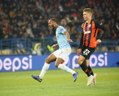 Kharkiv, Ukrayna - 23 Ekim 2018: Raheem Shaquille Sterling Manchester City Shakhtar Donetsk Osk Metalist Stadyumu'nda karşı Uefa Şampiyonlar Ligi oyun sırasında.