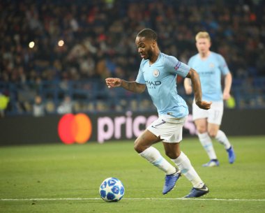 Kharkiv, Ukrayna - 23 Ekim 2018: Raheem Shaquille Sterling Manchester City Shakhtar Donetsk Osk Metalist Stadyumu'nda karşı Uefa Şampiyonlar Ligi oyun sırasında.
