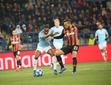 Kharkiv, Ukrayna - 23 Ekim 2018: Raheem Shaquille Sterling Manchester City Shakhtar Donetsk Osk Metalist Stadyumu'nda karşı Uefa Şampiyonlar Ligi oyun sırasında.