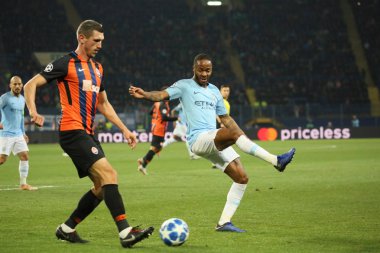 Kharkiv, Ukrayna - 23 Ekim 2018: Raheem Shaquille Sterling Manchester City Shakhtar Donetsk Osk Metalist Stadyumu'nda karşı Uefa Şampiyonlar Ligi oyun sırasında.