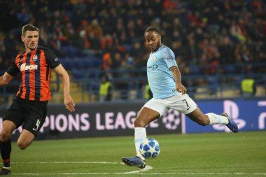 Kharkiv, Ukrayna - 23 Ekim 2018: Raheem Shaquille Sterling Manchester City Shakhtar Donetsk Osk Metalist Stadyumu'nda karşı Uefa Şampiyonlar Ligi oyun sırasında.