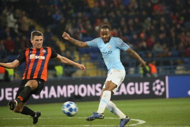 Kharkiv, Ukrayna - 23 Ekim 2018: Raheem Shaquille Sterling Manchester City Shakhtar Donetsk Osk Metalist Stadyumu'nda karşı Uefa Şampiyonlar Ligi oyun sırasında.