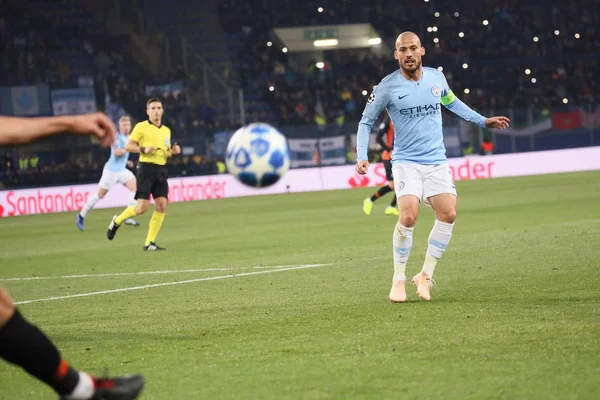 Kharkiv, Ukrayna - 23 Ekim 2018: David Silva Manchester City Shakhtar Donetsk Osk Metalist Stadyumu'nda karşı Uefa Şampiyonlar Ligi oyun sırasında