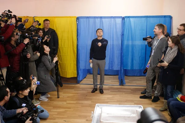 Kiev Ukraine March 2019 Presidentkandidat Volodymyr Zelensky Etter Hans Stemmegivning – stockfoto