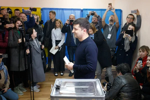Kiev Oekraïne Maart 2019 Presidentskandidaat Volodymyr Zelensky Zijn Stemming Bij — Stockfoto