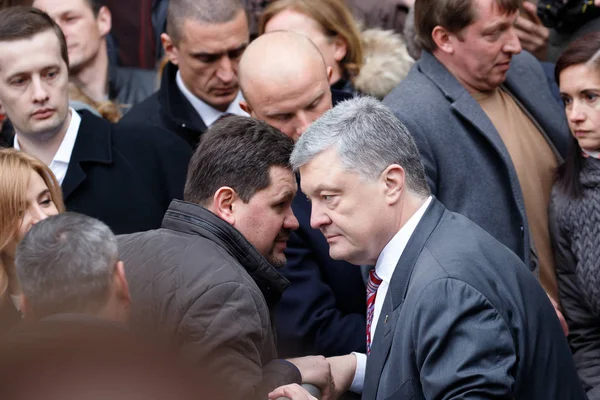 キエフ ウクライナ 2019年4月14日 ウクライナのペトロ ポロシェンコ大統領がキエフの大統領選挙キャンペーン中にNscオリンピスキーを訪問 — ストック写真