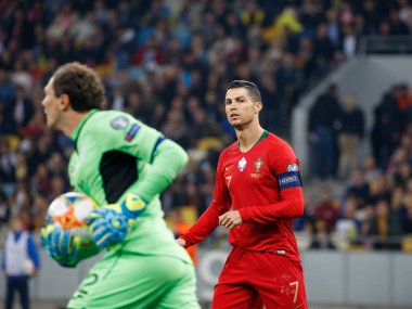 Kyiv, Ukrayna - 14 Ekim 2019: Portekizli Cristiano Ronaldo Uefa Euro 2020 ön eleme maçı sırasında Nsk Olimpiyskyi Stadyumu 'nda Portekiz' e karşı