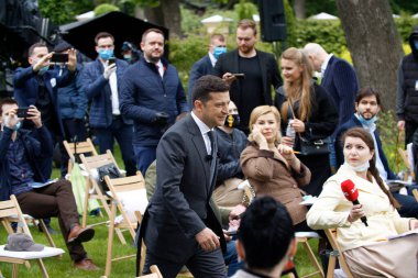 KIEV, UKRAINE - 20 Mayıs 2020: Ukrayna Devlet Başkanı Volodymyr Zelensky 'nin basın toplantısı
