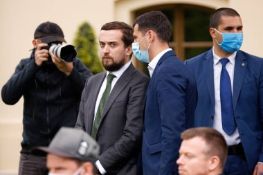 KIEV, UKRAINE - 20 Mayıs 2020: Kirill Timoshenko Ukrayna Cumhurbaşkanı Volodymyr Zelensky 'nin basın toplantısı sırasında Başkanlık Yönetimi Başkan Yardımcısı