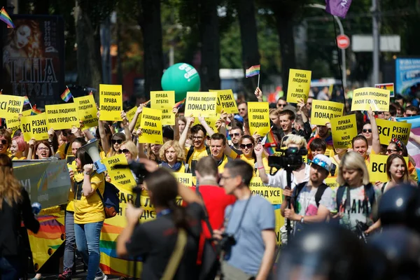 Kyiv Ukraine Června 2017 Lidé Navštěvují Pochod Rovnoprávnosti Organizovaný Komunitou — Stock fotografie