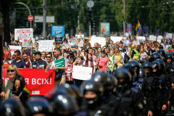 Kyiv Ukraine Června 2017 Policie Pro Nepokoje Chrání Účastníky Equality — Stock fotografie