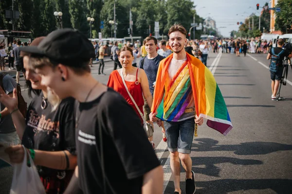 Июня 2019 Года Люди Радужными Флагами Приняли Участие Марше Равенства — стоковое фото