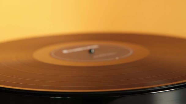 Vinyl Record Spelen Een Draaitafel Vintage Vinyl Record Platenspeler Draaitafel — Stockvideo
