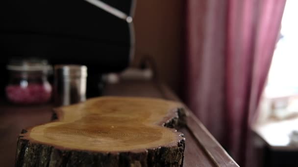 Barista Schenkt Dem Käufer Kaffee Einem Café Besucher Kauft Einem — Stockvideo