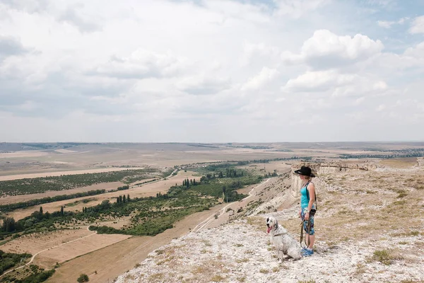 Girl Standing Top Mountain — Stock Photo, Image