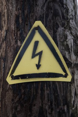 Emanet elektriksel gerilim uyarı işareti 