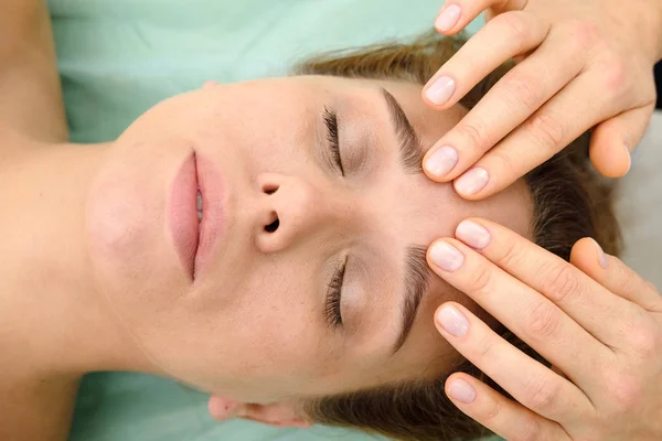 Donna Trattamento Massaggio Spa Nel Salone Bellezza Spa Cosmetologo Rendendo — Foto Stock