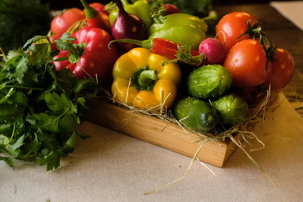 Groupe Légumes Frais Herbes Dans Une Boîte Bois Sur Fond — Photo
