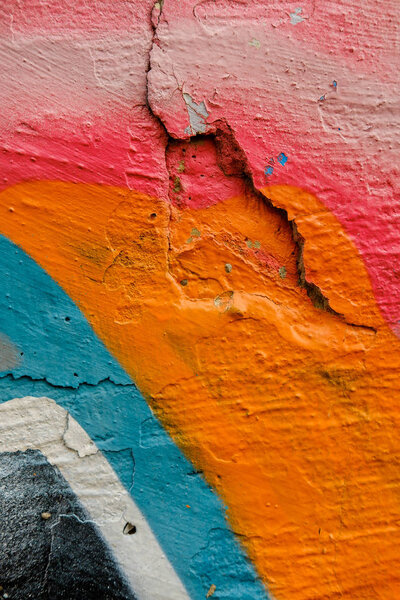 Озил выкрашен в красный, синий, желтый, зеленый, розовый, оранжевый, краску, палитру, кисть,