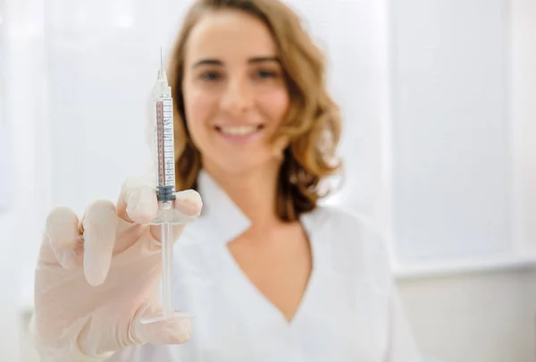 Enfermera Con Jeringa Hospital Médico Joven Pasante Listo Para Hacer — Foto de Stock