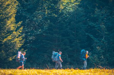 Tatra Dağları, Slovakya - 12 Eylül 2016: Slovakya (alan Piecky), Slovak cennette üzerinde yürüyen insanlar iz