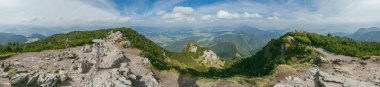 Dağ panorama. Choc dağlar dağlar Kuzey-Merkez Slovakya, iç Batı Karpatlar Fatra Tatra alanının bir kısmını bir dizi vardır. 24 kilometre uzun ve ortalama 4 km. uzaklıkta geniş aralığıdır. Velky Cho bağlandı.