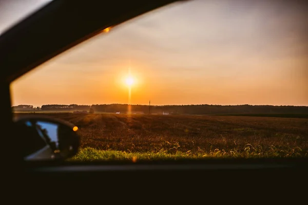 Ηλιοβασίλεμα Μέσα Από Παράθυρο Του Αυτοκινήτου — Φωτογραφία Αρχείου